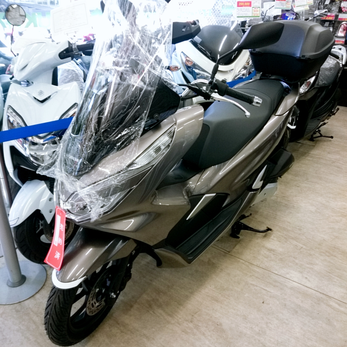 PCXのブロンズメタリック✴